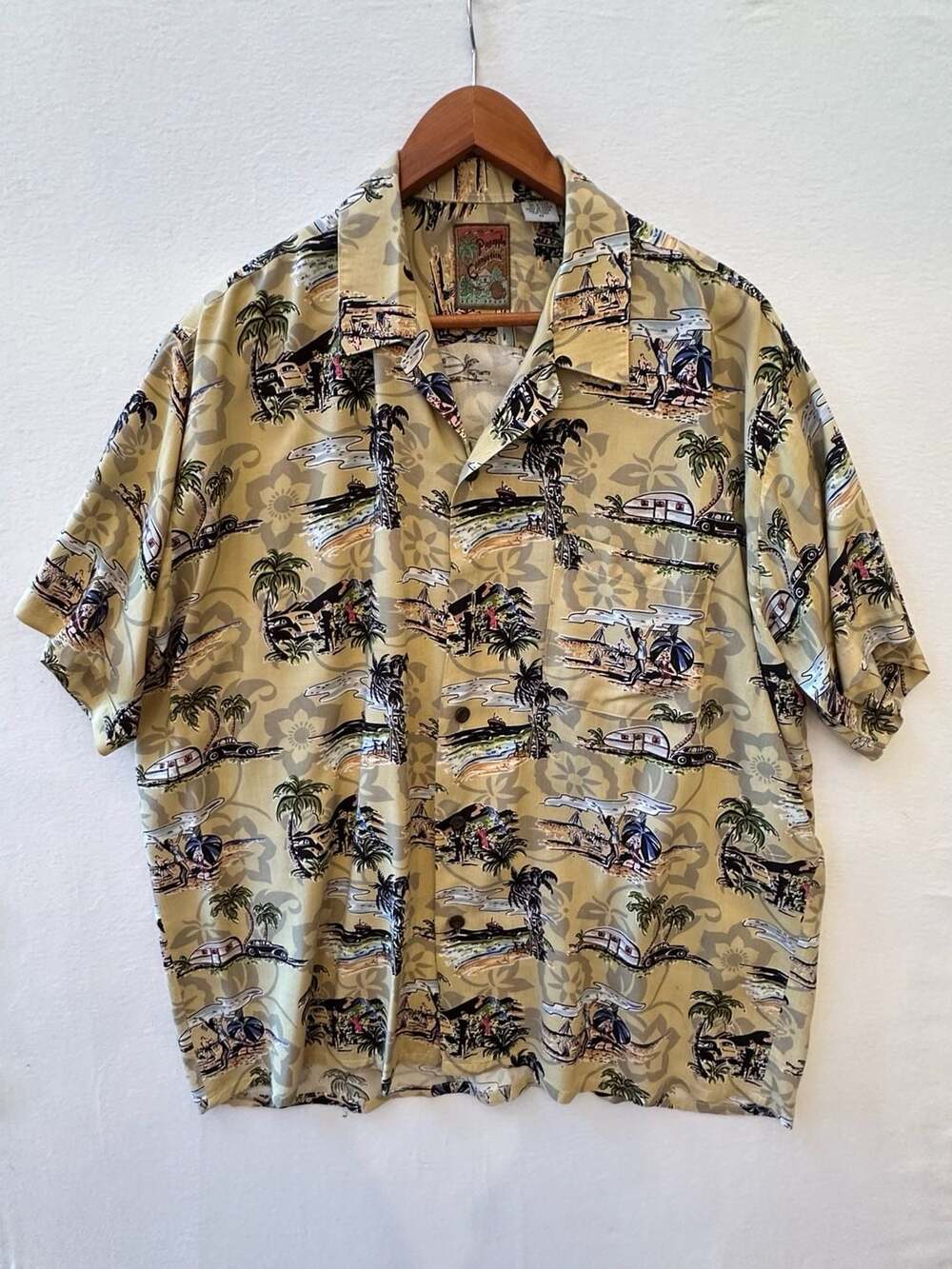 Pineapple Connection Mens Vintage Hawaiian Beach Cars Camp Rayon Button Up Shirt